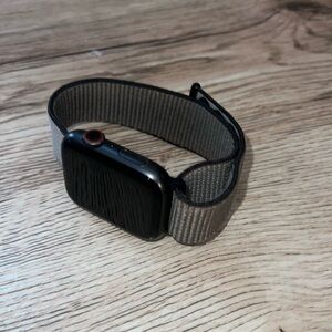 Series 5 Apple Watch (Dark Grey) with GPS + cellular + Nike Apple Watch Band